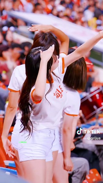 한화이글스 치어리더 김나연의 아웃송 퍼포먼스