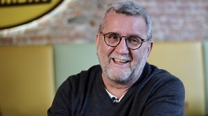 40K views · 403 reactions | Attablé au restaurant Phil Smoked Meat dans Saint-Roch, Régis Labeaume est détendu, souriant et d’attaque pour une des dernières entrevues de sa carrière de maire. | ICI Québec | Facebook