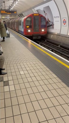 Central line 1992 stock at Bond Street