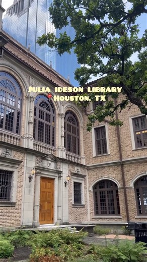 Nestle up in the stacks of this gorgeous library right here in Houston!📚 https://bit.ly/julia-ideson 📸@instagram.com/discover.vi | Secret Houston