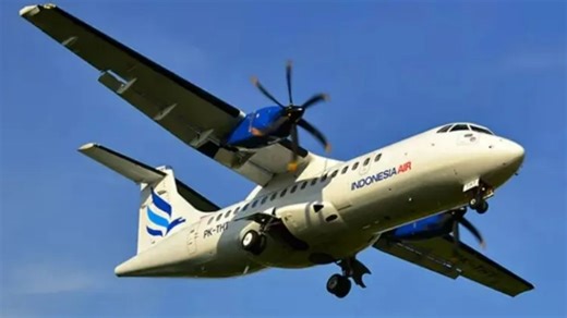 Horror plane crash 'kills 11 onboard' as rescue teams search through wreckage