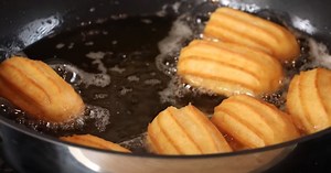 Brzi recept za tulumbe koje uspevaju svakoj domaćici: Nećete moći da im odolite