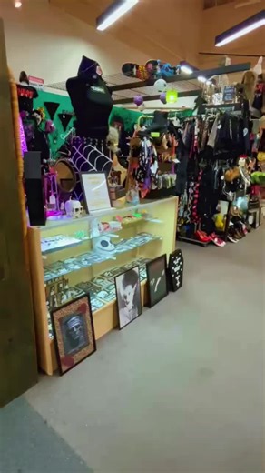 Discover Exciting Finds at Idle Hands Vintage Boutique