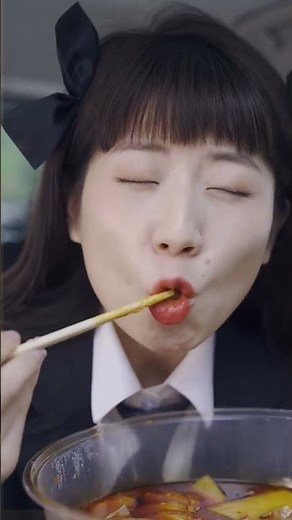 专业代吃已上线～测评家001又跟我玩食物密码，你们看视频里有几处暗示？