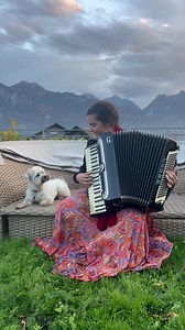 103K views · 6.2K reactions | Assista até o final e veja a reação do Leo! ❤️ Hahaha pense num susto. . . . #forró #music #musica #sanfona #europa #tourist #insta #instamood #dog #love #instagram #viral #view #reels #explorar #feels #travel #forrozeira #musician #austria #cachorro #feed #artist | Bella Raiane | Facebook