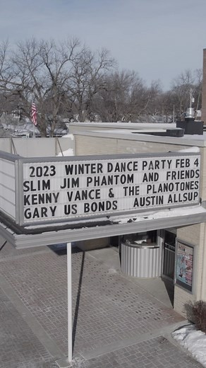 Join us tonight as we celebrate and conclude the 2023 Winter Dance Party! Tonight’s artists include Slim Jim Phantom featuring Jennie Vee with Special Guests Albert Lee, Chris Montez, and Hayden Thompson; Kenny Vance & The Planotones; Gary U.S. Bonds; and Austin Allsup. Video by: @hi.fi.samurai #winterdanceparty #surfballroomandmuseum #surfballroom #clearlakeiowa #visitnorthiowa #daythemusicdied #livemusic #slimjimphantom #jennievee #albertlee #chrismontez #haydenthompson #kennyvanceandtheplanot