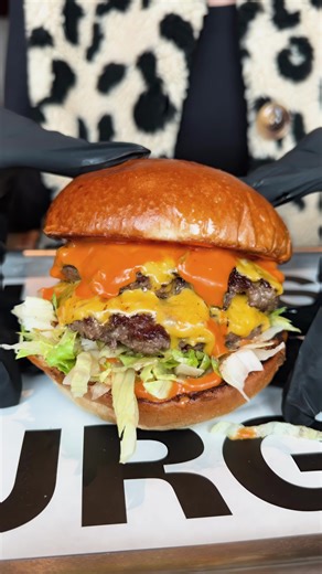 Rate this burger from 1 - 10. 🤝🍔❤️ #ruffsburger #burgerlover #burgerliebe #cheeseburger #cheeselover