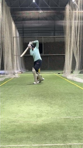 Wait for the last shot... 💥 Straight out of the middle! 🏏