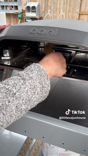 Here’s how I clean my OONI pizza oven stone. #cleanpizzastone #oonipizzaoven