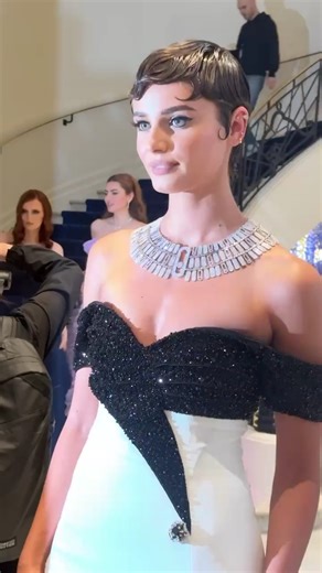 A closer look at models on-duty vs. off-duty at this year's #CannesFilmFestival. See more fashion moments here: http://vogue.cm/EhiGai5 | Vogue