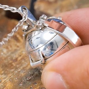 362K views · 707 reactions | Stunning Amulet Pendants That Can Change in Shape | 5-Minute Crafts Men | Facebook