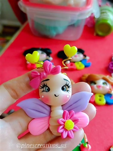 Hermoso aplique de mariposa en porcelana fría