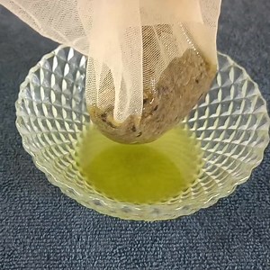 3.2M views · 29K reactions | মাত্র ৭ দিনের চ্যালেঞ্জ  চুল পড়া বন্ধ করবে ও টাক মাথায় চুল গজাবে‌। চুলের আগা ফাটা ও ভেঙে যাওয়া রোধ করবে। | Organic Beauty Tips by Nimrose | Facebook