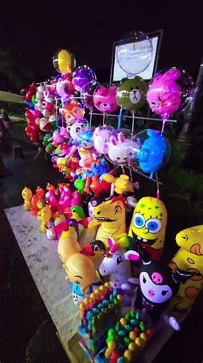 balon balon karakter yang berkelap kelip