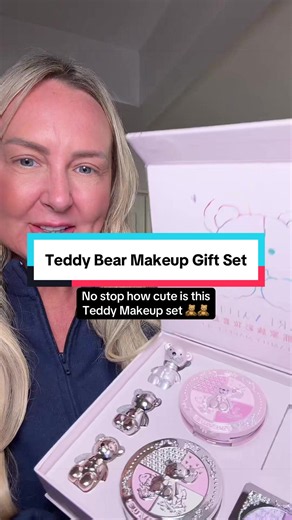 This teddy bear makeup set is soooo cute 🧸🧸🧸 gorgeous gift idea 🎁#makeupset #giftsforgirls #girlsmakeup #christmasgiftsforgirls #makeupbundles