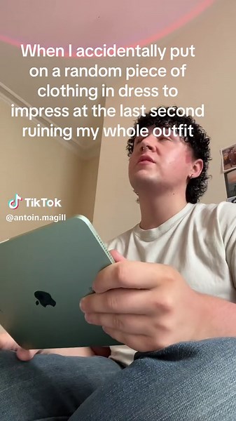 Random Clothing Mishaps in Dress to Impress