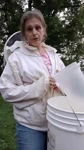 46K views · 948 reactions | Trying to feed my weak hives at dusk to avoid robbing. They sure don't appreciate it. #beekeeperslife #honeybees #beekeeper #beekeepinglife #bees #beekeeping #Sting #ouch | Mueller Honey Bee | Facebook