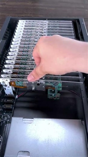 One device contains 20 mobile phones plus free group control software.#MobileFarm #Matrixequipment