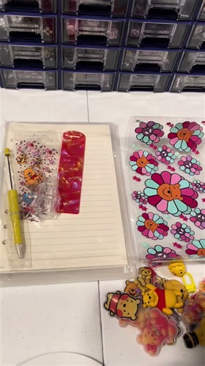 How to put together acrylic shaker note books 🥰🥰 Still have questions? Let me know! I absolutely love how this one came out!! Order yours today and bring your ideas to life!! Please note that acrylics, charms, and the money saving challenge packet are not included with purchase. #thecolorisrainbow #rainbowsdiyparadise #moneysavingchallenge #customnotebook #shakernotebook