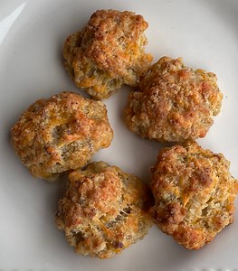 RED LOBSTER CHEDDAR BAY SAUSAGE BALLS