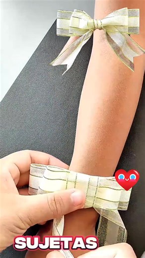 Lazos fáciles de hacer con una sola cinta #Colette #manualidades #tutorial | Arte de crear con las manos