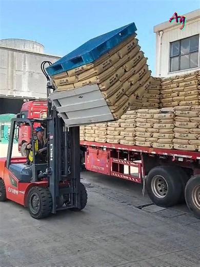 Forklift Superpower: The Rotator Push-Out That Transforms Unloading | A&G Gallery
