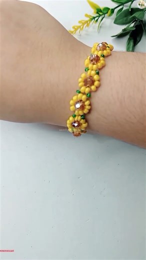 36K views · 838 reactions | How to Make Sunflower  Beads Bracelet Tutorial  Materials   Yellow seed beads  Green seed beads  Golden beads 4mm  Fish wire  Hook , Chain 5cm | Wedding Decoration Ideas | Facebook