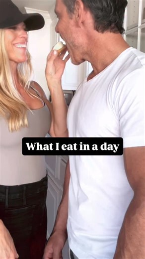 SHEREE AMADOR on Instagram: "What I eat in a day as a 48-year-old mom of 5 💪🏼✨ I keep it simple, balanced, and delicious! fueling your body shouldn’t feel like punishment. You need to love what you eat. 🥞 Breakfast: Egg whites + pancakes (yes, pancakes, made with added protein. Our favorite on the weekends) 🥤 Snack: Protein shake with frozen mixed fruit or banana + coconut milk using my go-to @transparentlabs whey 🍗 Lunch: Rotisserie chicken (a lifesaver for busy moms), baked Japanese sweet