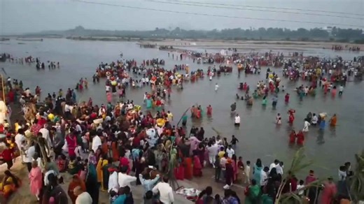 Hindu devotees join mass bathing festival on Ganges River in India