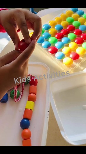 Threading and Lacing activities for preschoolers to improve their fine motor skills. #homeactivitieswithkids #artandcraft #craftideasforkids #kidsactivitismelbourne #kidsactivitiesblog #kids #finemotordevelopment #finemotoractivities #finemotorskillsactivity | Kids Activities