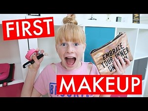 FIRST MAKEUP SHOPPING! | Family Fizz