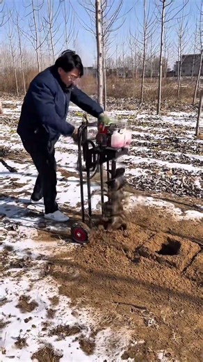 Fast and Precise Digging with a Hand-Push Power Earth Auger