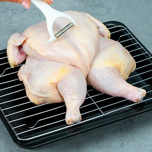 The famous French chicken recipe that has gathered millions of views! Ingredients: potatoes: 300 g (11 oz) herbs of Provence: 5 g (0.2 oz) salt: 5 g (0.2 oz) black pepper: 5 g (0.2 oz) chili flakes: 5 g (0.2 oz) vegetable oil: 30 ml (1 fl oz) onion: 1 pc water: 2 l (68 pt) an entire chicken: 1 pc celery: 100 g (3.5 oz) garlic: 20 g (0.7 oz) parsley: 15 g (0.5 oz) onion: 4 pc bay leaves: 3 pc black peppercorns: 4 g (0.1 oz) herbs of Provence: 5 g (0.2 oz) salt: 10 g (0.4 oz) OVER MEDIUM FIRE: 30 