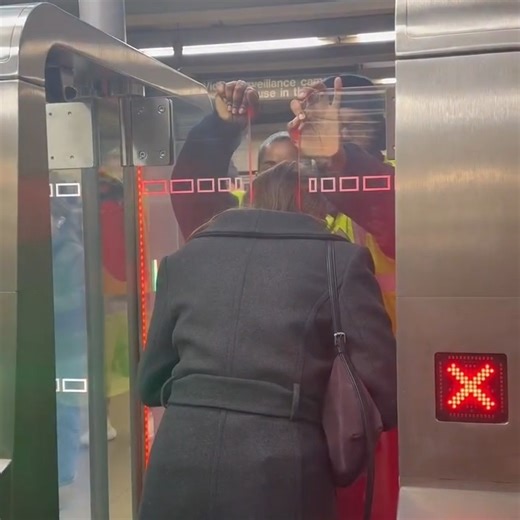 Citizen App | Safety on Instagram: "A woman got stuck in NYC's new subway turnstile. Please use caution when using these. #citizen #citizenapp #protecttheworld Video courtesy of @jmbp000"