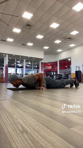 Negative planche push-ups are a great exercise for building strength and control in the planche position #fitness #gymtok #planchetraining #pushups #fyp #explosivepushups