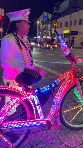 Venice, electric light parade live. #lagrind #grindygrind