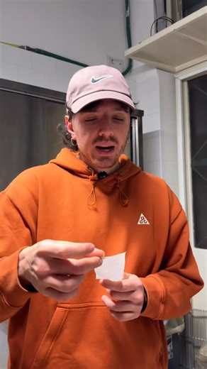 Licky Fingers on Instagram: "ordine Glovo ☝🏻🍔"