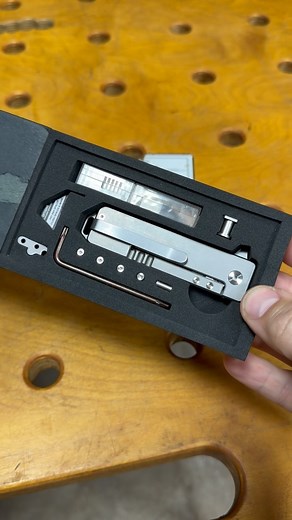 Fantastic EDC utility knife. I have been loving the @exceeddesignsco TiRANT RAZOR v3 design, smoothness, and simplicity. The fact it comes with a @tajimatoolusa V-Rex blade is icing on the cake. Pricing: ~$80...before any custom features | TOOLS by Design