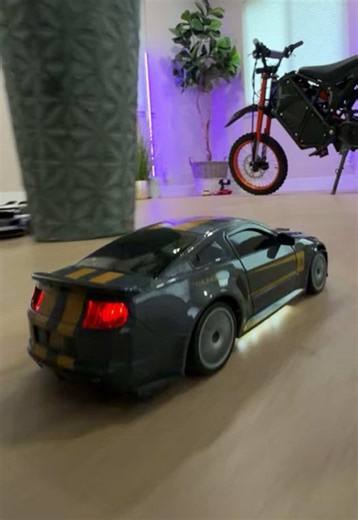 Mustang-Style RC Drift Car: Perfect for Indoor Racing