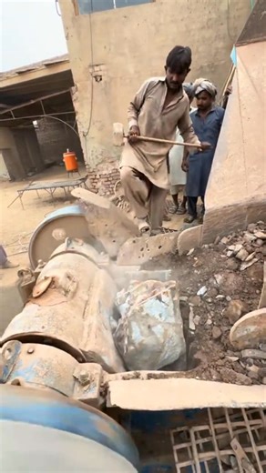 One giant rock, one big challenge! ⚡ Our crusher got jammed and the power went out 😱… so we had to pull the massive stone out with a loader and start again. Real heavy work, real crushing action! 🚜💥 Watch till the end – this is rock crushing at its toughest!” #RockCrushing #StoneCrusher #HeavyMachines #LoaderWork #CrusherJam #MachineLife #HardWork #ExtremeWork #RealEngineering #IndustrialPower #ViralEngineering #KrushingKing | crush king