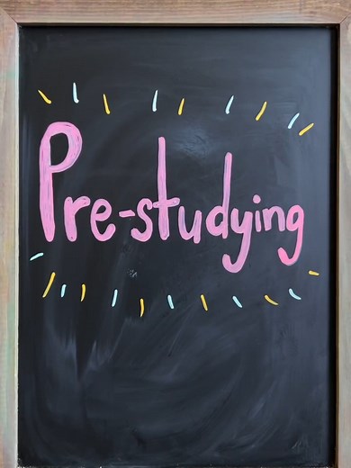 📚 Prestudying is one part of the study method I implemented that drastically helped improve my overall comprehension and retention. I used to walk into lecture not even knowing what we were about to learn. It took a lot of effort to keep up because all of the information was new. I like to think of prestudying as looking up the menu before you go out to eat. You aren’t learning everything you need to know, but you are at least becomign familiar enoguh with the topic so when you get to lecture e