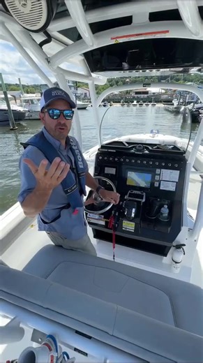 Backing into a dock slip #boating #learntoboat #boatingtips #docking #highlandsnj #bridgemarina | Bridge Marina, Inc.