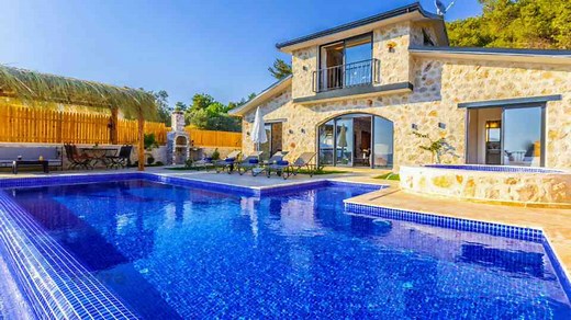 15 Luxury Travel Secrets That Are Actually Worth the Splurge