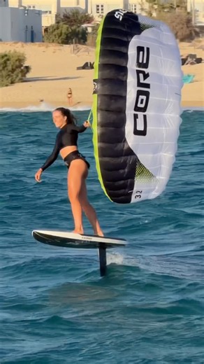Strong Parawing Ride by Olympian Alina Kornelli!🏄🏼‍♀️ #wingfoil #foiling #parawinging #satisfying