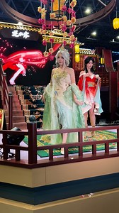 😱🔥 10 Cosplays da TGS 2025 que fizeram todos parar para tirar fotos! 📸✨ Direto da Tokyo Game Show 🎮 Conteúdo exclusivo do Japão, só aqui! 👉 Siga o @Preda2005 no 𝕏 e ative o 🔔 para ser o primeiro a ver mais de 100 fotos e vídeos épicos. 💬 Qual cosplay você mais curtiu até agora? Comenta aqui embaixo 👇 | LDI Games