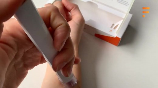 🌡️ Entdecken Sie die Smart Labels von Faller Packaging! 🌡️ Unsere Temperature Indication Labels sind eine elegante Lösung für die sichere Anwendung temperaturempfindlicher Medikamente. 🔹 Benutzerfreundlich: Unsere Etiketten wechseln die Farbe, um anzuzeigen, wann das Medikament die ideale Temperatur zur Anwendung hat. 🔹 Intelligente Technologie: Gedruckte Sensortechnologie, die kostengünstig und einfach zu integrieren ist. 🔹 Vielseitiges Design: Anpassbar an Ihre spezifischen Bedürfnisse un