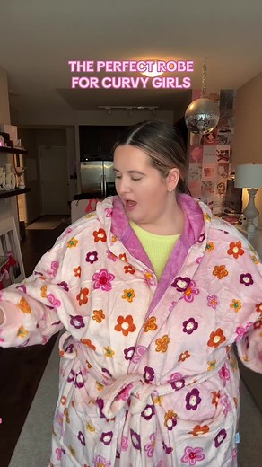 Oodie Robe Review for Plus Size Comfort