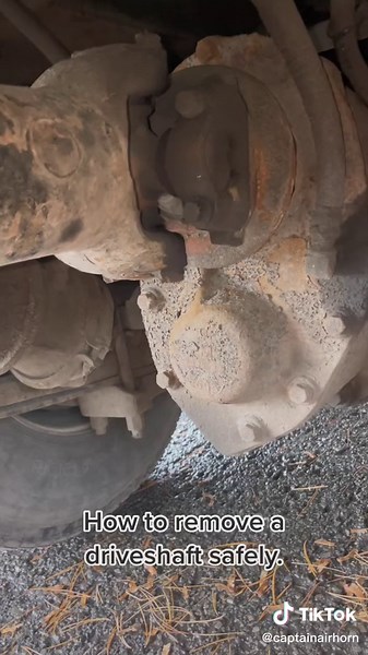 Remove a driveshaft without injuring yourself or dying… #fyp #fypシ #Montreal #remorquage #foryoupage #towing #yul