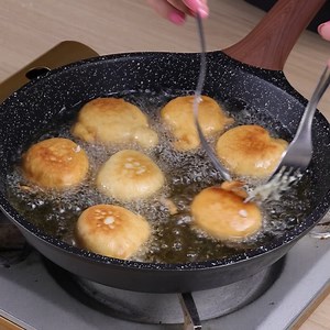 36K views · 165 reactions | These fried cakes are ready in less than 10 minutes | YumMakers | Facebook