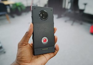 Watch the Red Hydrogen One Houdini edition get unboxed